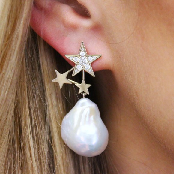 18k White Gold, Diamond and Pearl Earrings - Picture 3 of 6